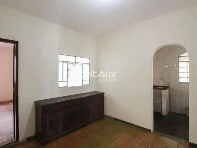 Casa com 360m² 3 quartos e 1 banheiro, à venda, no bairro Jaqueline em Belo Horizonte