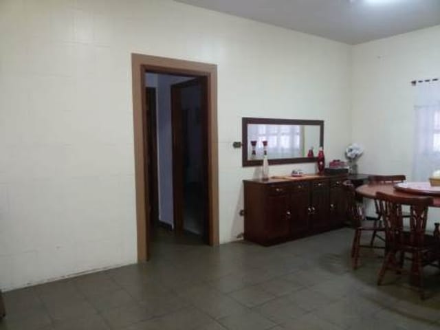 Casa com 300m² 3 quartos e 2 banheiros, à venda, no bairro Parque São Domingos em Pindamonhangaba