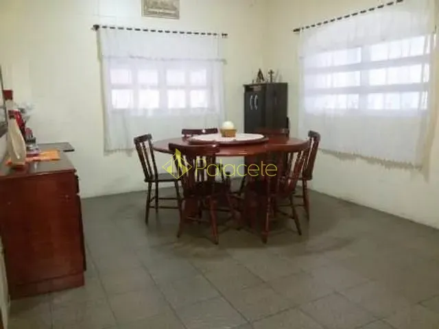 Casa com 300m² 3 quartos e 2 banheiros, à venda, no bairro Parque São Domingos em Pindamonhangaba