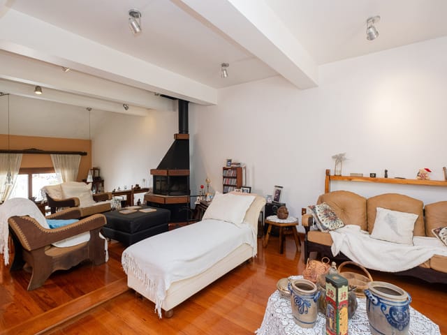 Casa 4 quartos e 4 banheiros, à venda, no bairro Areal em Pelotas