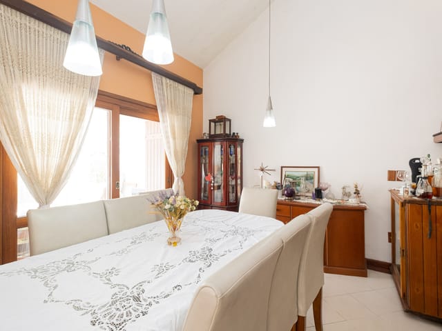 Casa 4 quartos e 4 banheiros, à venda, no bairro Areal em Pelotas