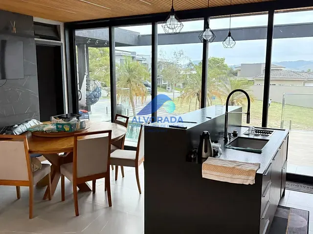 Casa com 558m² 4 quartos e 4 banheiros, à venda, no bairro Condomínio Residencial Monte Carlo em São José dos Campos