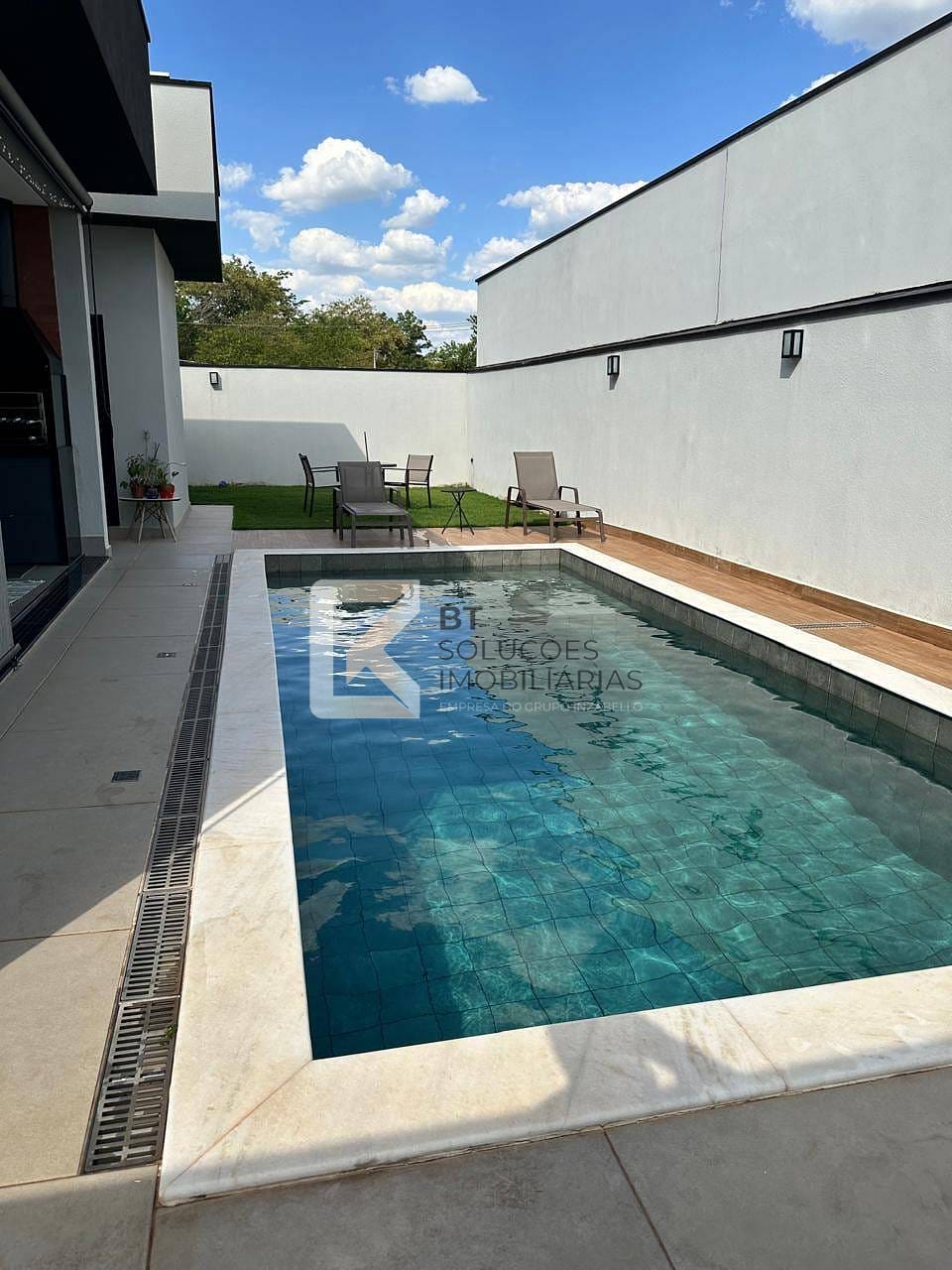 Casa, 4 quartos, 263 m² - Foto 1