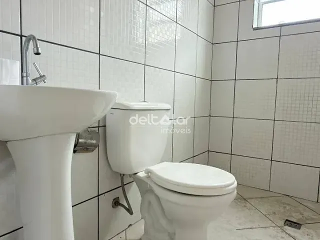 Casa com 72m² 2 quartos e 1 banheiro, para alugar, no bairro Minascaixa em Belo Horizonte