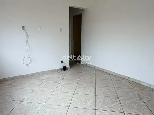 Casa com 72m² 2 quartos e 1 banheiro, para alugar, no bairro Minascaixa em Belo Horizonte