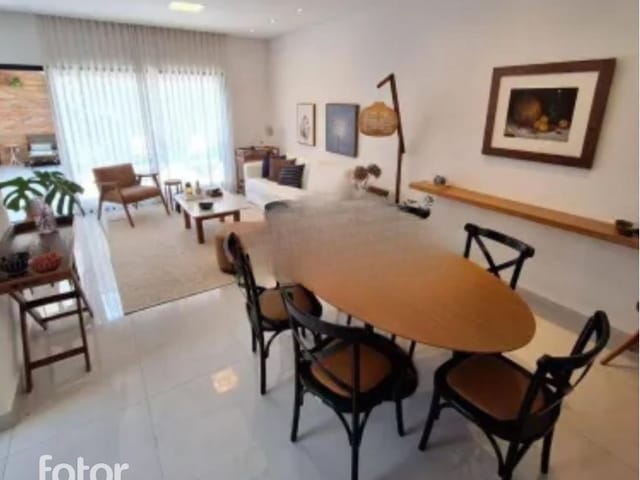 Casa com 250m² 4 quartos e 4 banheiros, à venda, no bairro Urbanova em São José dos Campos
