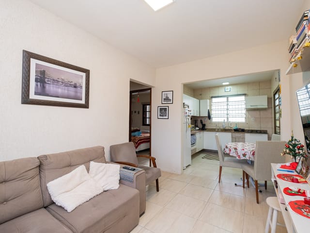 Casa com 300m² 2 quartos e 2 banheiros, à venda, no bairro Laranjal em Pelotas