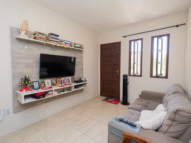 Casa com 300m² 2 quartos e 2 banheiros, à venda, no bairro Laranjal em Pelotas