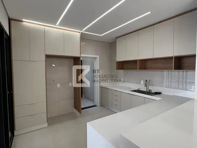 Casa com 331m² 3 quartos e 4 banheiros, à venda, no bairro Colinas de Indaiatuba em Indaiatuba