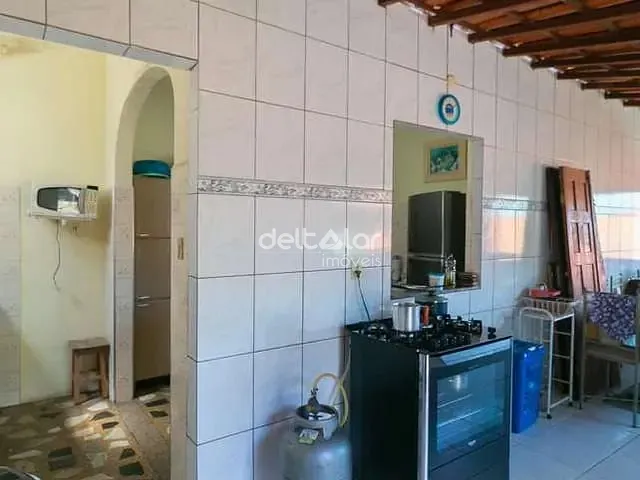 Casa com 300m² 3 quartos e 2 banheiros, para alugar, no bairro Minascaixa em Belo Horizonte