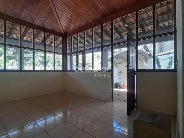 Casa com 360m² 4 quartos e 2 banheiros, à venda, no bairro São João Batista (Venda Nova) em Belo Horizonte