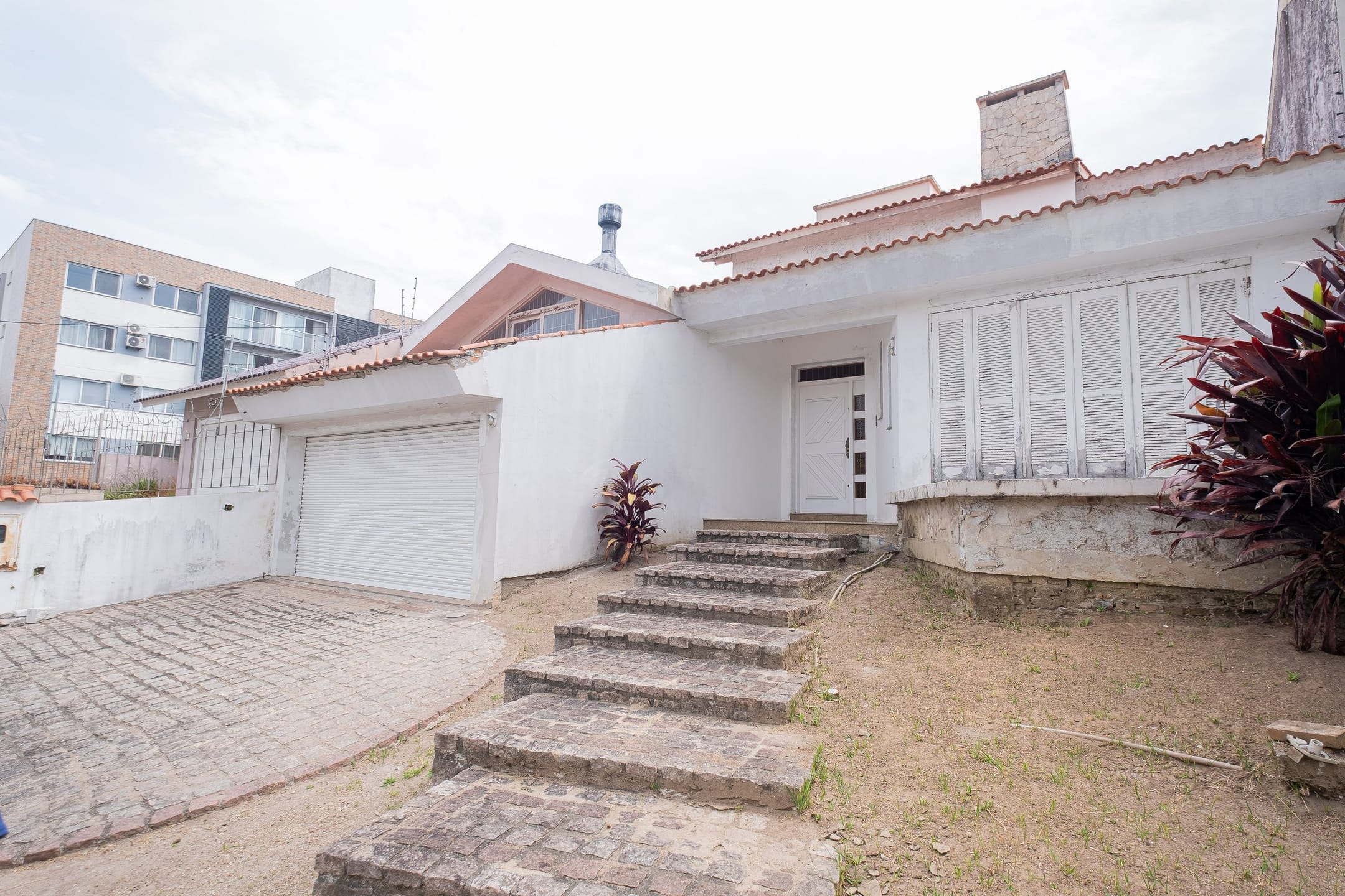 Casa à venda e locação no Areal, Pelotas - com 408 m², 4 quartos (sendo 1 suíte), ambientes amplos, lareira e espaço gourmet completo.