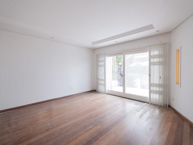 Casa 4 quartos e 3 banheiros, à venda ou para alugar, no bairro Areal em Pelotas
