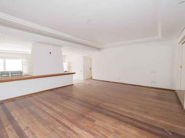 Casa 4 quartos e 3 banheiros, à venda ou para alugar, no bairro Areal em Pelotas