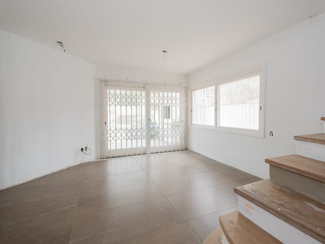 Casa 4 quartos e 3 banheiros, à venda ou para alugar, no bairro Areal em Pelotas