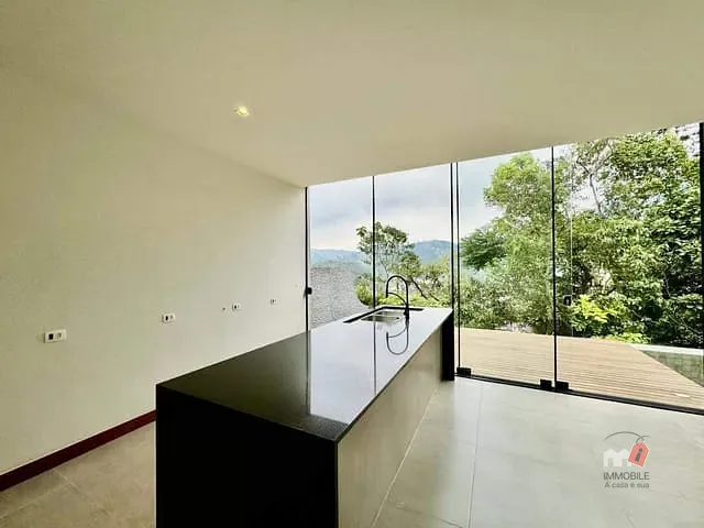 Casa com 500m² 3 quartos e 1 banheiro, à venda, no bairro Quitandinha em Petrópolis
