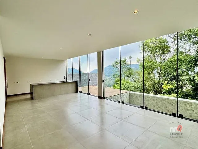 Casa com 500m² 3 quartos e 1 banheiro, à venda, no bairro Quitandinha em Petrópolis