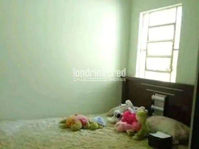 Casa com 200m² 3 quartos e 2 banheiros, à venda, no bairro Conjunto Semiramis Barros Braga em Londrina