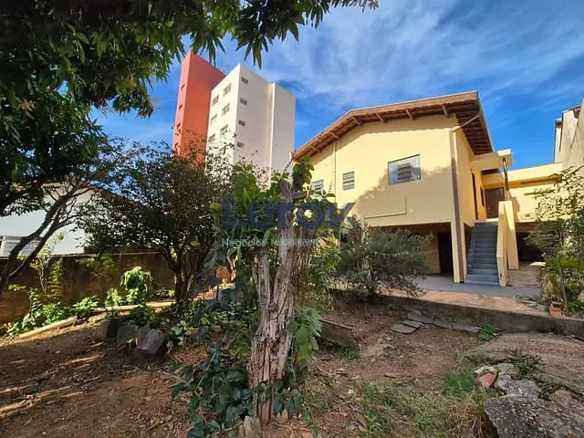 Casa com 420m² 3 quartos e 1 banheiro, à venda, no bairro Bela Vista em Valinhos