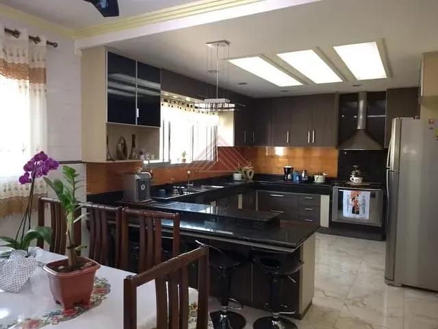 Casa com 300m² 3 quartos e 3 banheiros, à venda, no bairro Jardim Zaira em Mauá