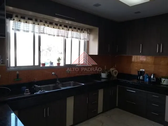 Casa com 300m² 3 quartos e 3 banheiros, à venda, no bairro Jardim Zaira em Mauá