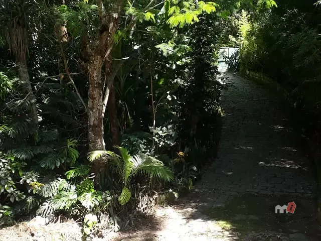 Casa com 3600m² 1 quarto e 1 banheiro, à venda, no bairro Corrêas em Petrópolis