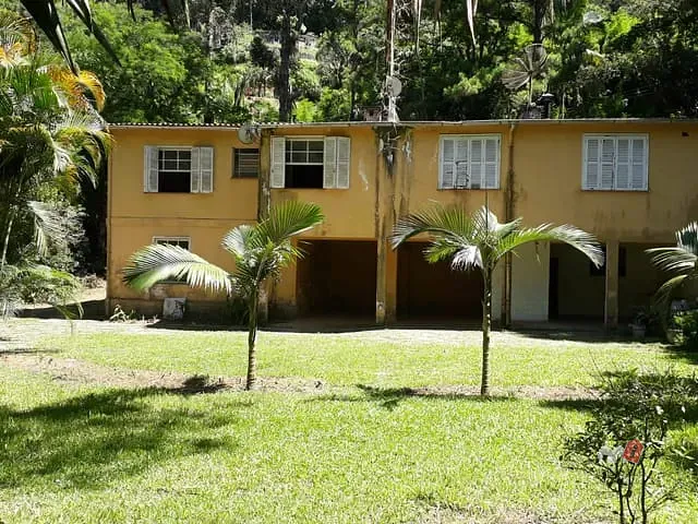 Casa com 3600m² 1 quarto e 1 banheiro, à venda, no bairro Corrêas em Petrópolis