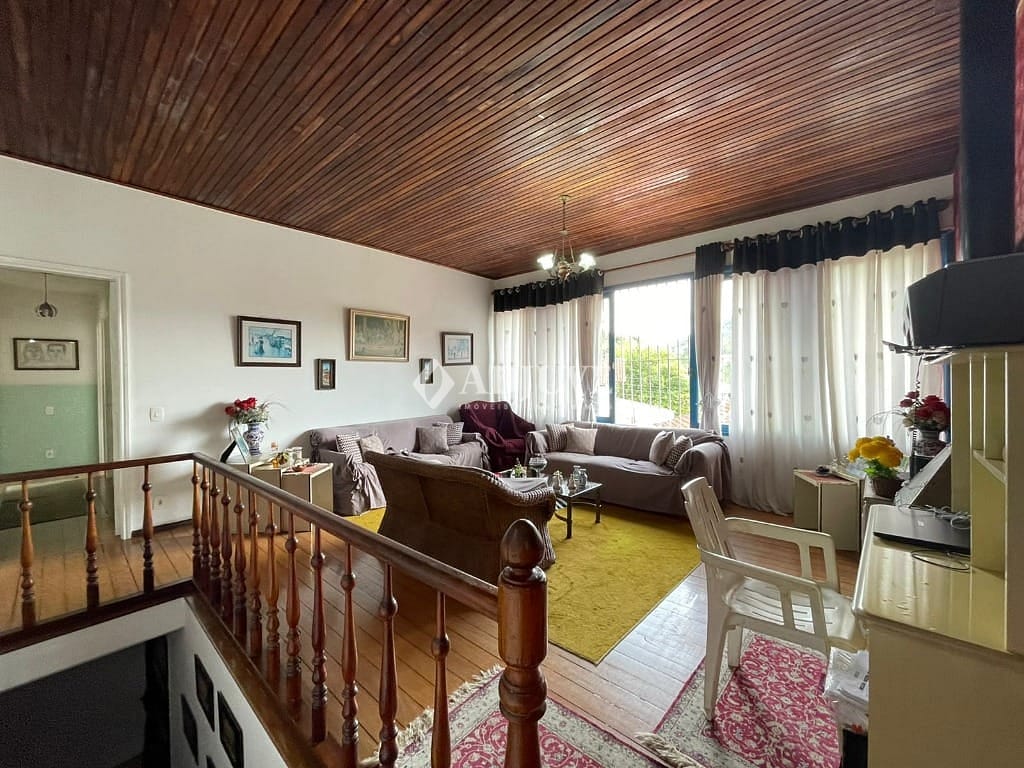 Casa à venda com 4 quartos, 180m² - Foto 2