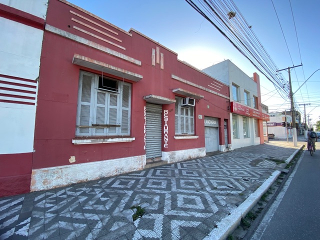 Casa com 154m², à venda, no bairro Centro em Pelotas