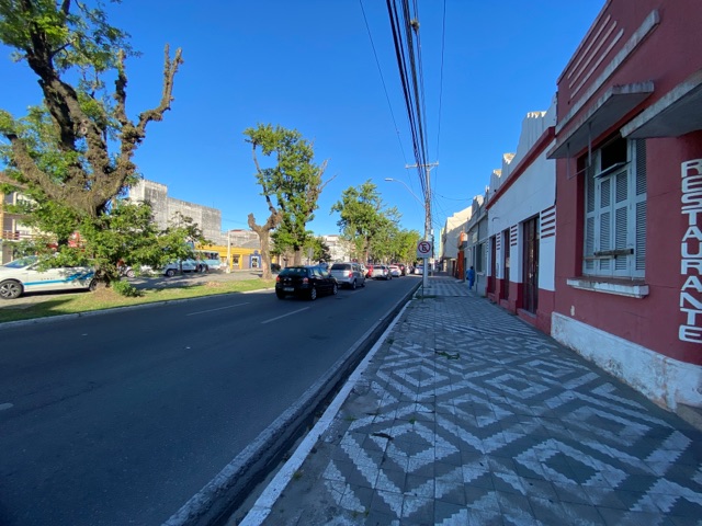 Casa com 154m², à venda, no bairro Centro em Pelotas