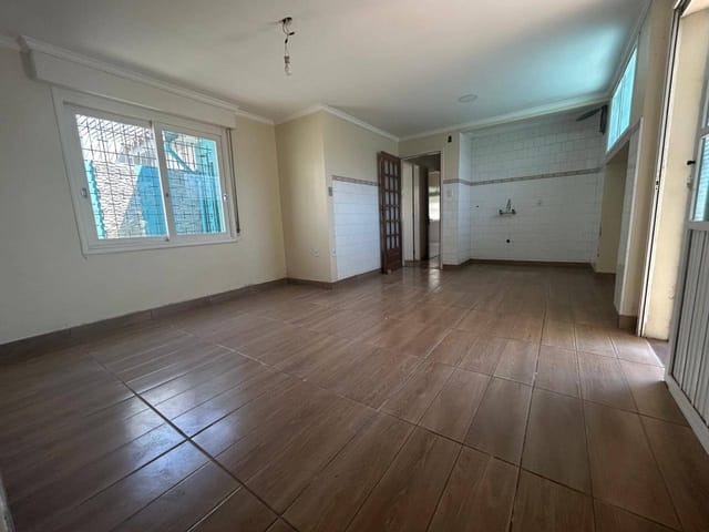 Casa com 300m² 4 quartos e 4 banheiros, à venda, no bairro Areal em Pelotas
