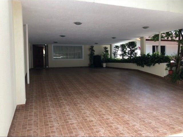 Casa com 500m² 4 quartos e 6 banheiros, à venda, no bairro Parque Colonial em São Paulo