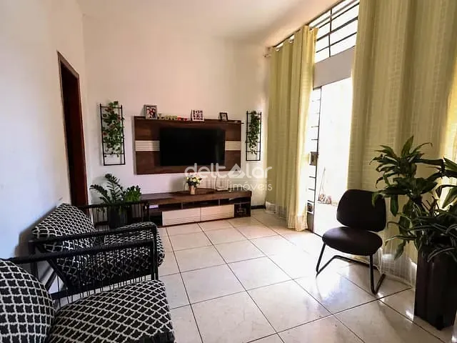 Casa com 250m² 3 quartos e 2 banheiros, para alugar, no bairro Nova Cachoeirinha em Belo Horizonte