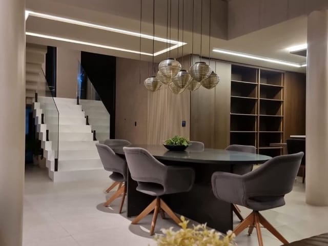 Casa com 600m² 4 quartos e 5 banheiros, à venda, no bairro Colinas do Paratehy em São José dos Campos