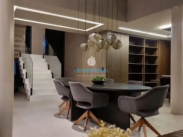 Casa com 600m² 4 quartos e 5 banheiros, à venda ou para alugar, no bairro Colinas do Paratehy em São José dos Campos