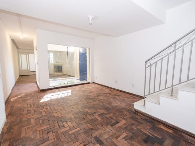 Casa com 170m² 3 quartos e 2 banheiros, à venda, no bairro Centro em Pelotas