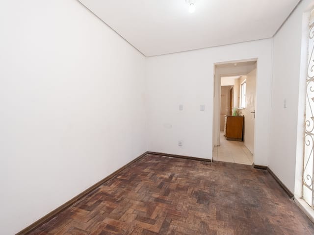 Casa com 170m² 3 quartos e 2 banheiros, à venda, no bairro Centro em Pelotas