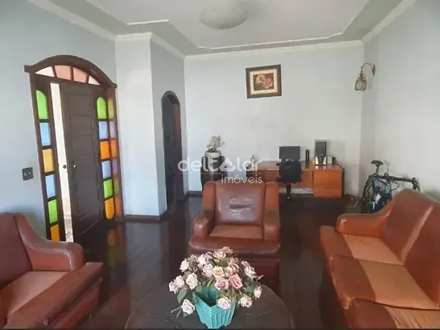 Casa com 371m² 4 quartos e 2 banheiros, à venda ou para alugar, no bairro Jardim Leblon em Belo Horizonte