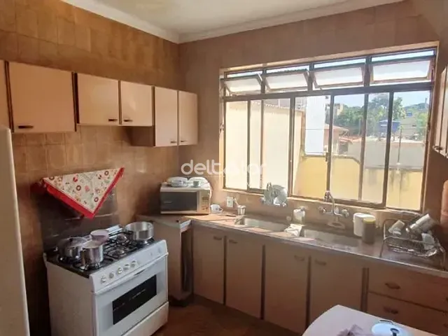 Casa com 371m² 4 quartos e 2 banheiros, à venda ou para alugar, no bairro Jardim Leblon em Belo Horizonte