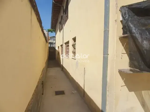 Casa com 371m² 4 quartos e 2 banheiros, à venda ou para alugar, no bairro Jardim Leblon em Belo Horizonte
