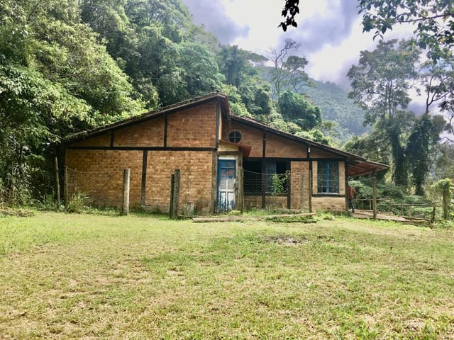 Casa com 3612m² 1 quarto e 1 banheiro, à venda, no bairro Quarteirão Brasileiro em Petrópolis