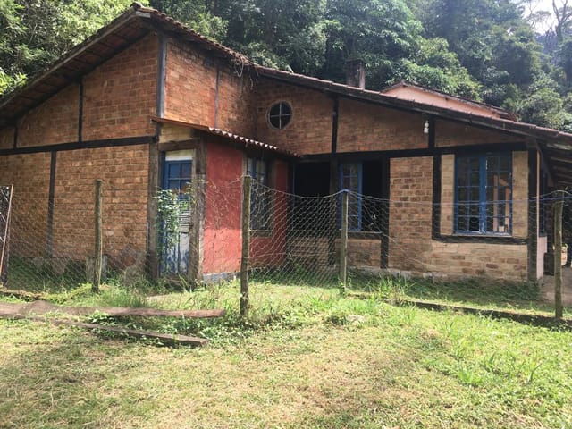Casa com 3612m² 1 quarto e 1 banheiro, à venda, no bairro Quarteirão Brasileiro em Petrópolis