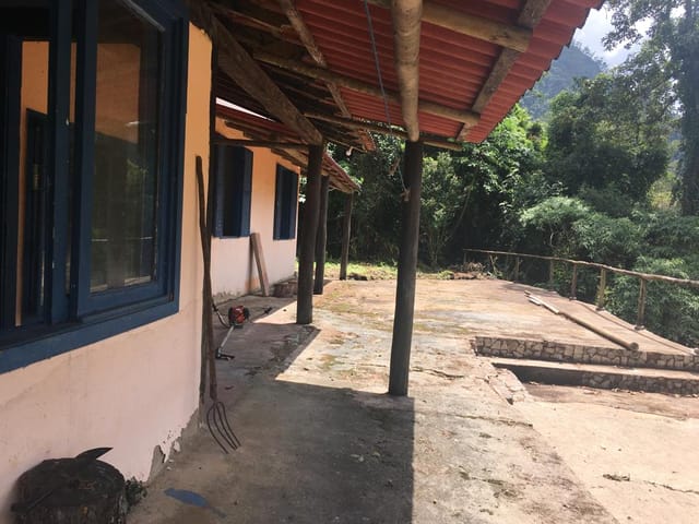 Casa com 3612m² 1 quarto e 1 banheiro, à venda, no bairro Quarteirão Brasileiro em Petrópolis