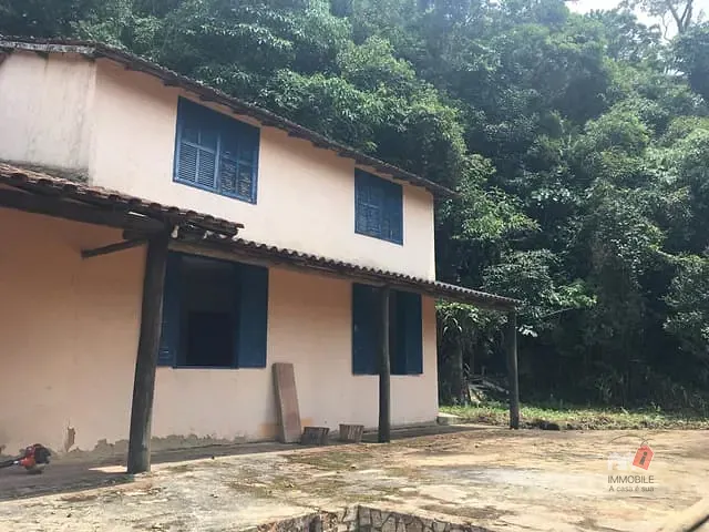Casa com 3612m² 1 quarto e 1 banheiro, à venda, no bairro Quarteirão Brasileiro em Petrópolis