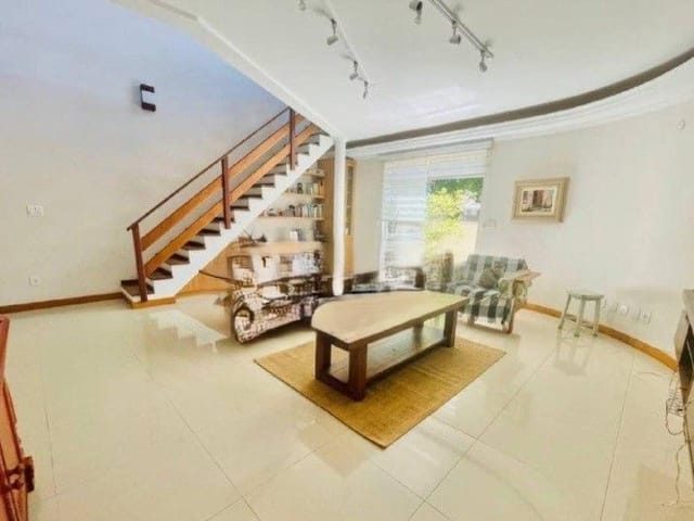 Casa com 250m² 3 quartos e 2 banheiros, à venda, no bairro Urbanova em São José dos Campos