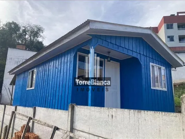 Casa com 252m² 2 quartos e 1 banheiro, à venda, no bairro Uvaranas em Ponta Grossa