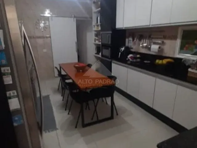 Casa com 176m² 3 quartos e 3 banheiros, à venda, no bairro Parque São Vicente em Mauá