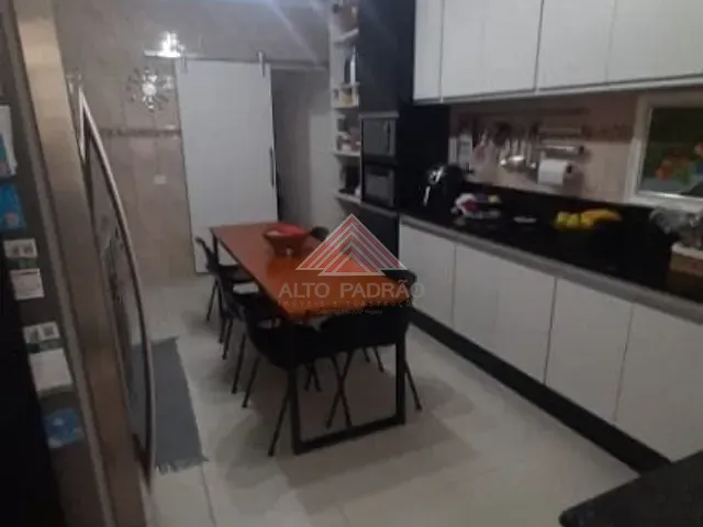 Casa com 176m² 3 quartos e 3 banheiros, à venda, no bairro Parque São Vicente em Mauá