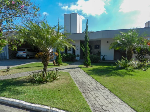 Casa com 328m² 3 quartos e 4 banheiros, à venda, no bairro Nossa Senhora do Perpétuo Socorro em Pindamonhangaba