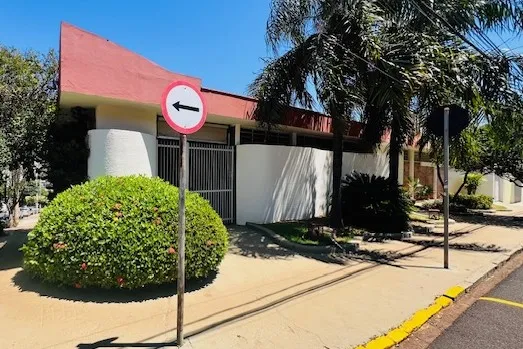 Casa para venda em Jardim Macedo com 3 quartos, sendo 1 suíte, 223m²